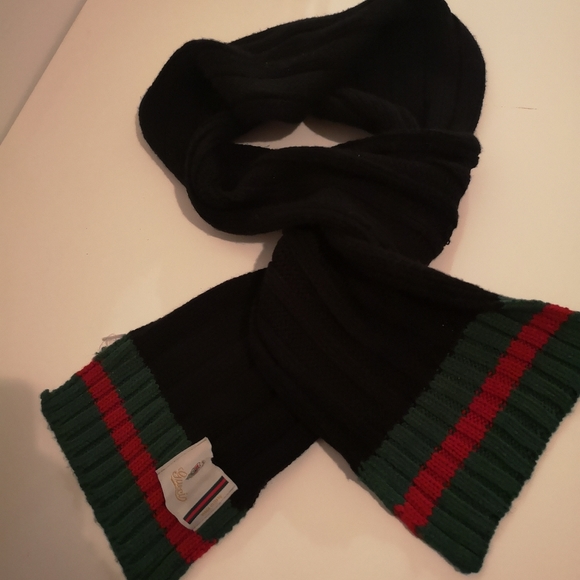 authentic Gucci scarf - Picture 8 of 11